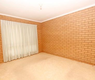 Ground Floor Unit Close to Town - Photo 6