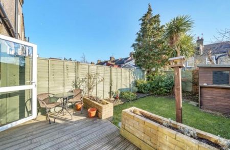 Room in a Shared House, Dunkeld Rd, SE25 - Photo 2