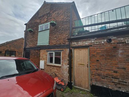2 bedroom semi-detached house to rent - Photo 5