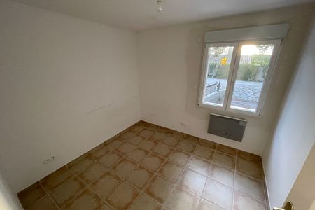 Aix Les Milles - Type 2 - 760€ - Photo 4