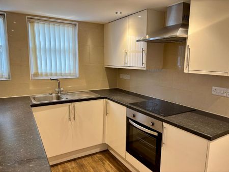 2 bedroom flat to rent - Photo 2