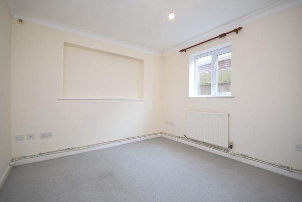 3 bedroom maisonette to rent - Photo 1