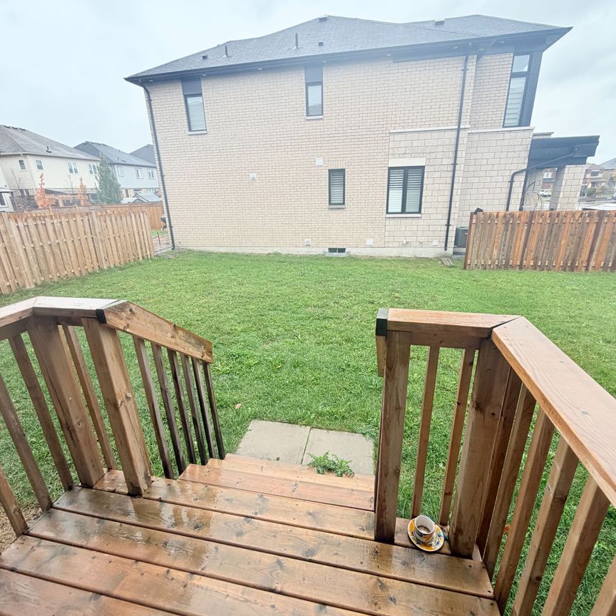 For Lease - 53 Woolacott Lane, Clarington, Ontario - Photo 1