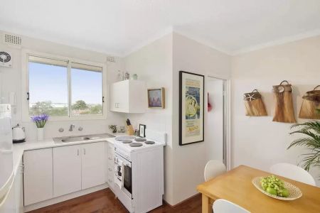 Charming two-bedroom apartment in Enmore - Photo 4