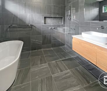 Step inside to style - Photo 4