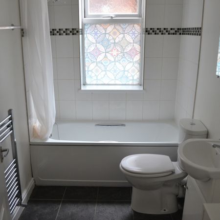 Studio Flat, Bolton Road, M6 - Photo 3