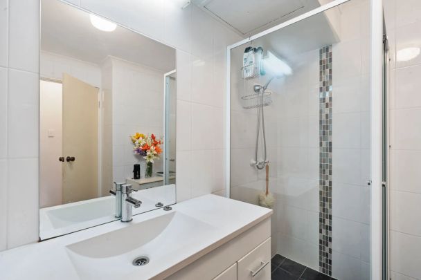 Charming 2-Bedroom Ground-Floor Unit in the Heart of Mandurah - Photo 1