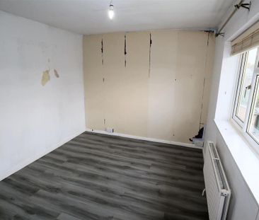 3 bedroom end of terrace house to rent - Photo 4