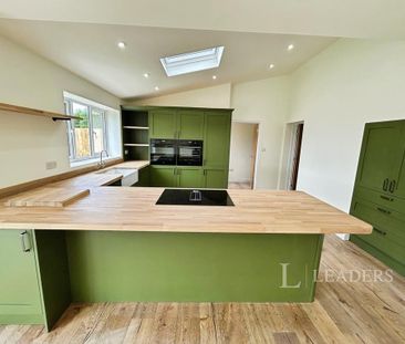 5 bedroom detached house to rent - Photo 2