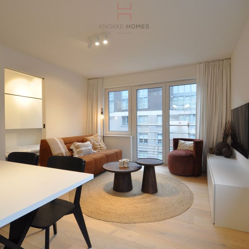 Volledig gerenoveerd, gemeubeld hoekappartement gelegen op enkele stappen van de zee en de Lippenslaan - Foto 1