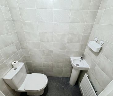 4 bedroom semi-detached house to rent - Photo 4