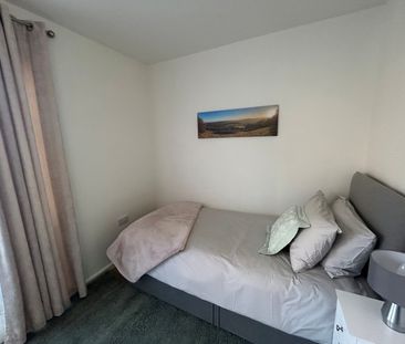 Rodney Way, Guildford, Surrey, GU1 - Photo 3