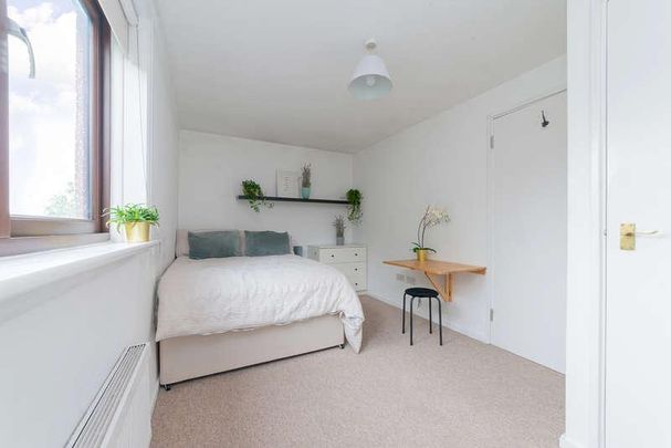 Crown Close, NW6 - Photo 1