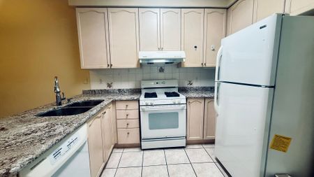 For Lease - 25 Grover Hill Avenue, Richmond Hill, Ontario - Photo 3