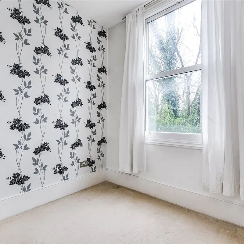 2 bedroom flat in Chiswick - Photo 1