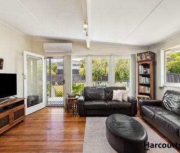 Family Home in Perfect Location! - Photo 3