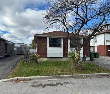 For Lease - 22 Shalom Crescent Unit# Main Floor, Toronto, Ontario - Photo 4