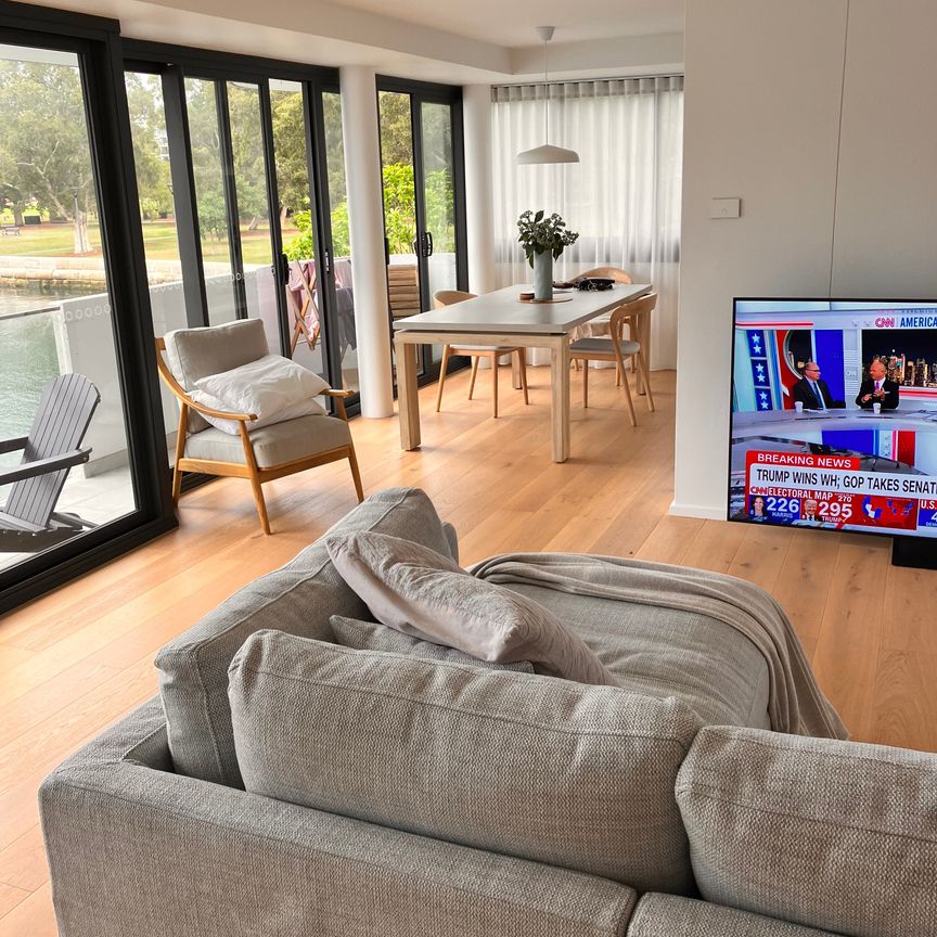 Elizabeth Bay - Photo 1