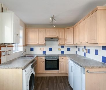 3 bedroom semi-detached house to rent - Photo 5