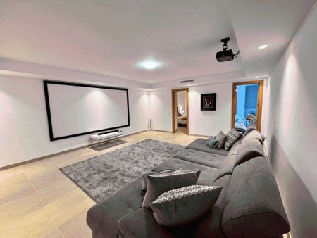 6 bedroom luxury Villa for rent in Estepona, Spain - Photo 2