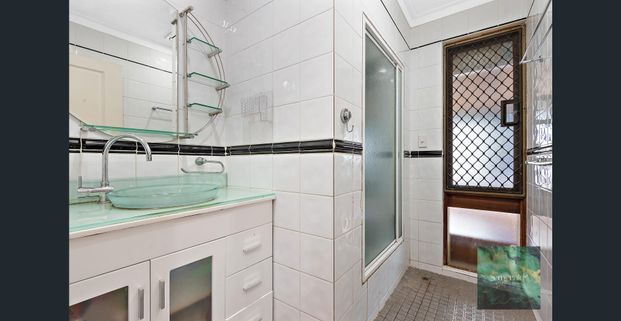 For Rent – Spacious 3x1 Home on Huge Block - Photo 1