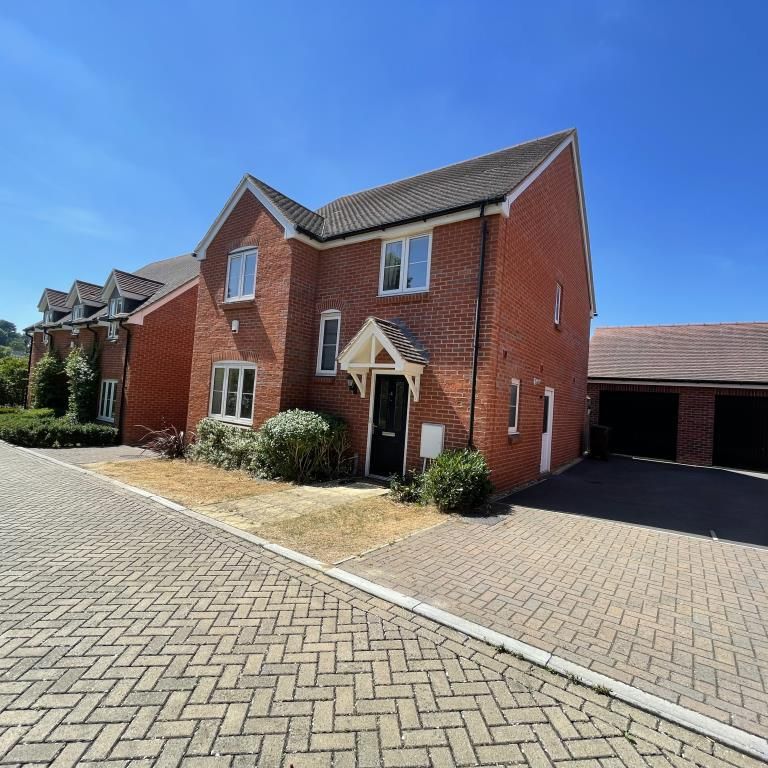 4 bedroom detached house to rent - Photo 1