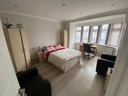 3 bedroom flat to rent - Photo 5