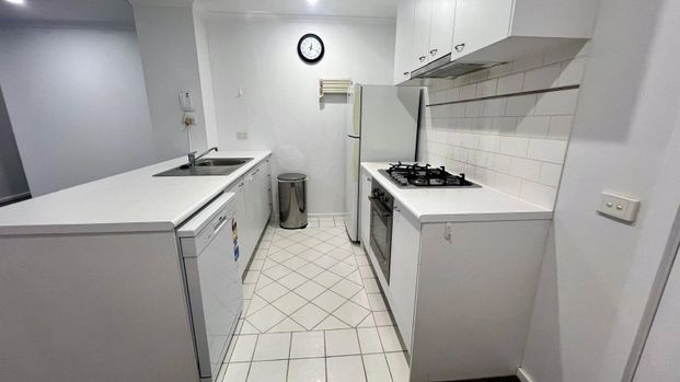 8/88 Southbank Boulevard - Photo 1