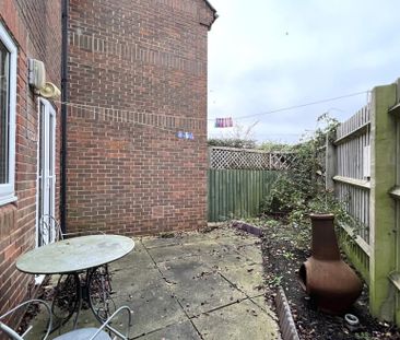 2 bedroom semi-detached house to rent - Photo 6