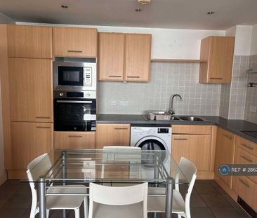 2 bedroom flat to rent - Photo 4