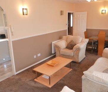 2 bedroom flat to rent - Photo 2