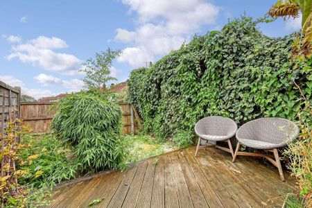 2 bedroom terraced house to rent - Photo 4