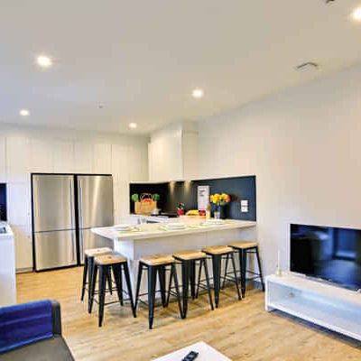 Twin, King Single Bed, 8 Bed Apartment - Photo 1