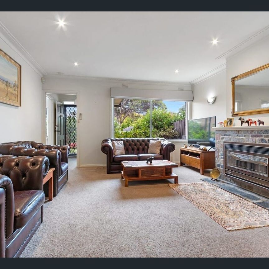 Enjoy modern comfort & low-maintenance living in the heart of Box Hill South. - Photo 1
