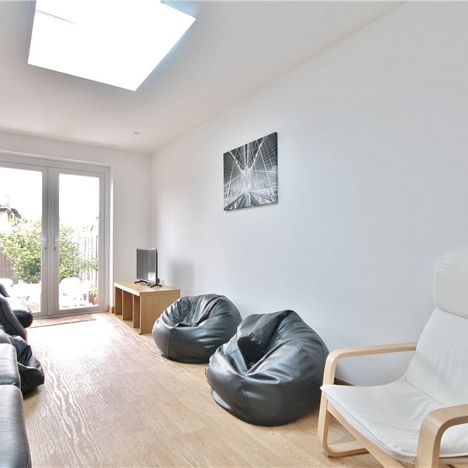 Marsh Lane, Addlestone, Surrey, KT15 1UN - Photo 1