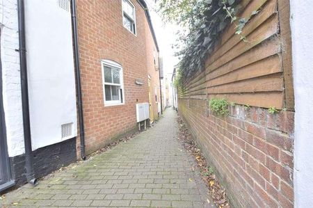 Fletchers Alley, Tewkesbury, Gloucestershire, GL20 - Photo 3