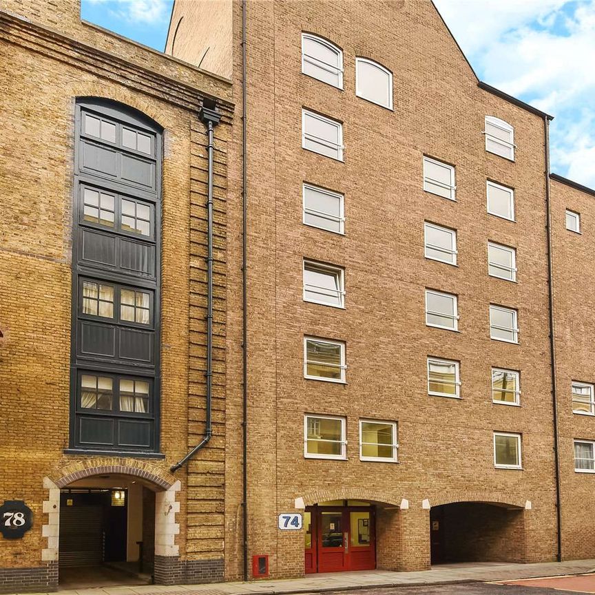 A nicely appointed one bed apartment situated on sixth floor of this conveniently located block located in the heart of Wapping. - Photo 1