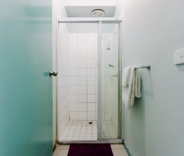 3 Bedroom Apartment - Photo 2