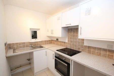 Hurlford, Woking, Surrey, GU21 - Photo 5