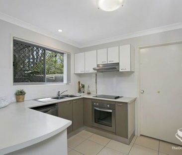 Beautiful Home with NO water bill! - Photo 2