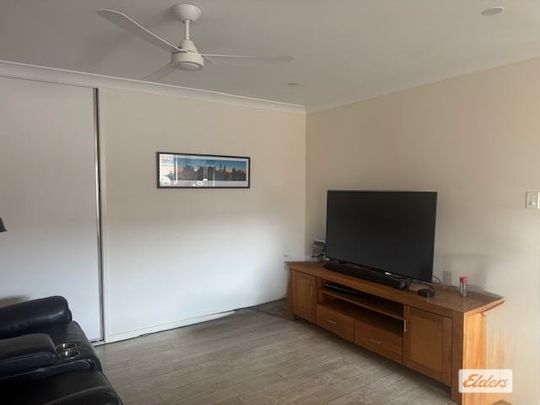 Modern Fully Furnished Home – Move In and Enjoy! - Photo 1