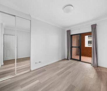 Spacious two-bedroom apartment in the heart of Dulwich Hill - Photo 3