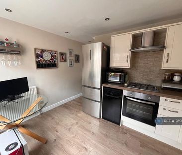 2 bedroom terraced house to rent - Photo 5