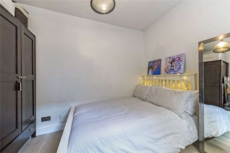 A charming two bedroom flat with garden just moments from the Kings Road. - Photo 4