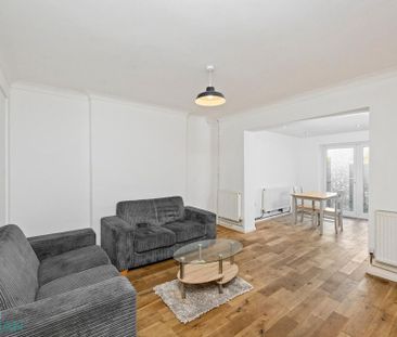 4 bedroom end of terrace house to rent - Photo 1