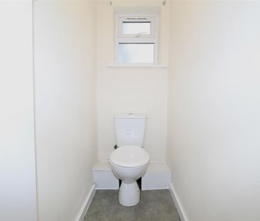 2 Bedroom Flat - Above Shop To Let - Photo 5