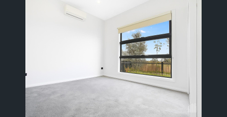 Stylish Two-Bedroom Townhouse with Parkland Views - Photo 3