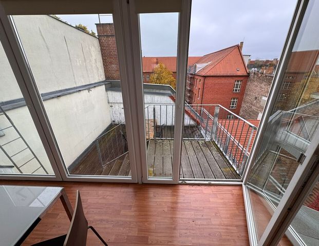 Schönhauser Allee: Dachgeschoss, 3-Zi, 2 Bäder + Terrasse, 137 m² möbliert per SOFORT zu VERMIETEN - Photo 1