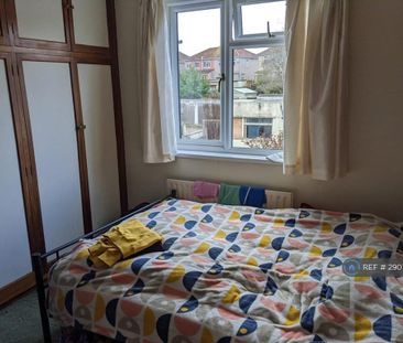 1 bedroom in a house share to rent - Photo 3