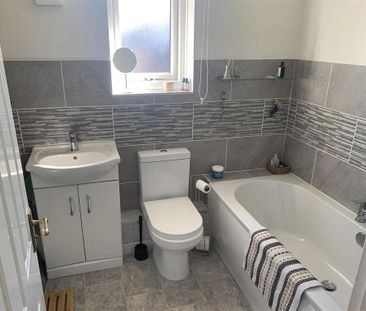 4 bedroom detached house to rent - Photo 6